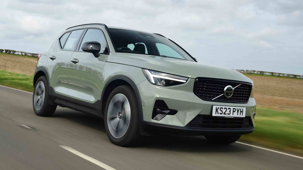 Volvo XC40 Estate 2.0 B4P Ultra Black Edition 5dr Auto | Auto Express